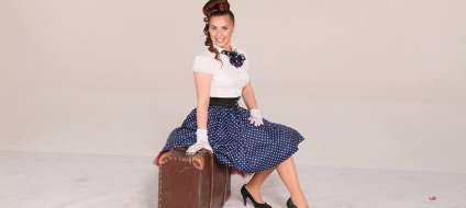 Фотосесія вдома в стилі пін-ап