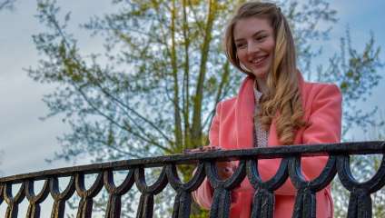 How to take photos of your girlfriend without consequences