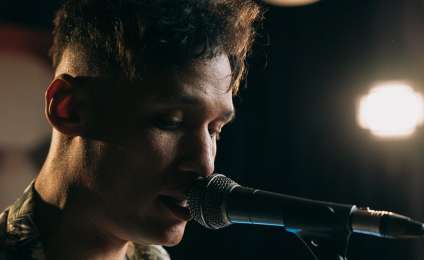 Источник света, расположенный на расстоянии от объекта съемки